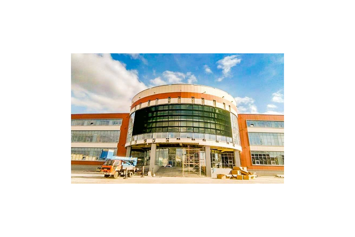 哈萨克斯坦_200平米_玻璃幕墙曲面外固装