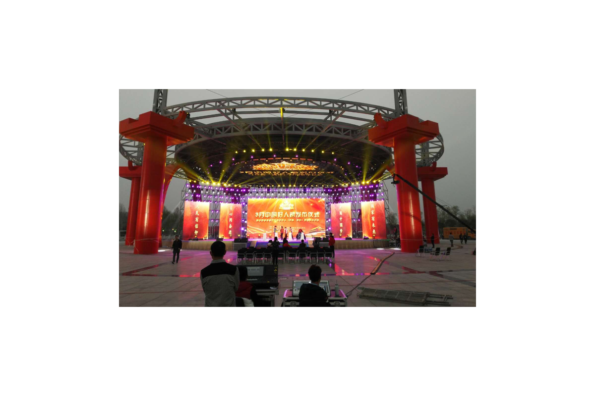 河南省商丘好人公园天幕屏，地砖屏，曲屏组合