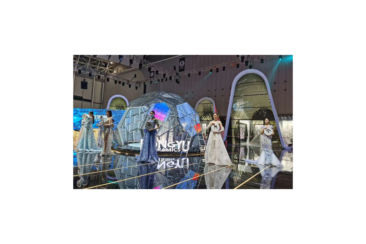 广东佛山潭洲国际会展中心52平方米足球透明屏