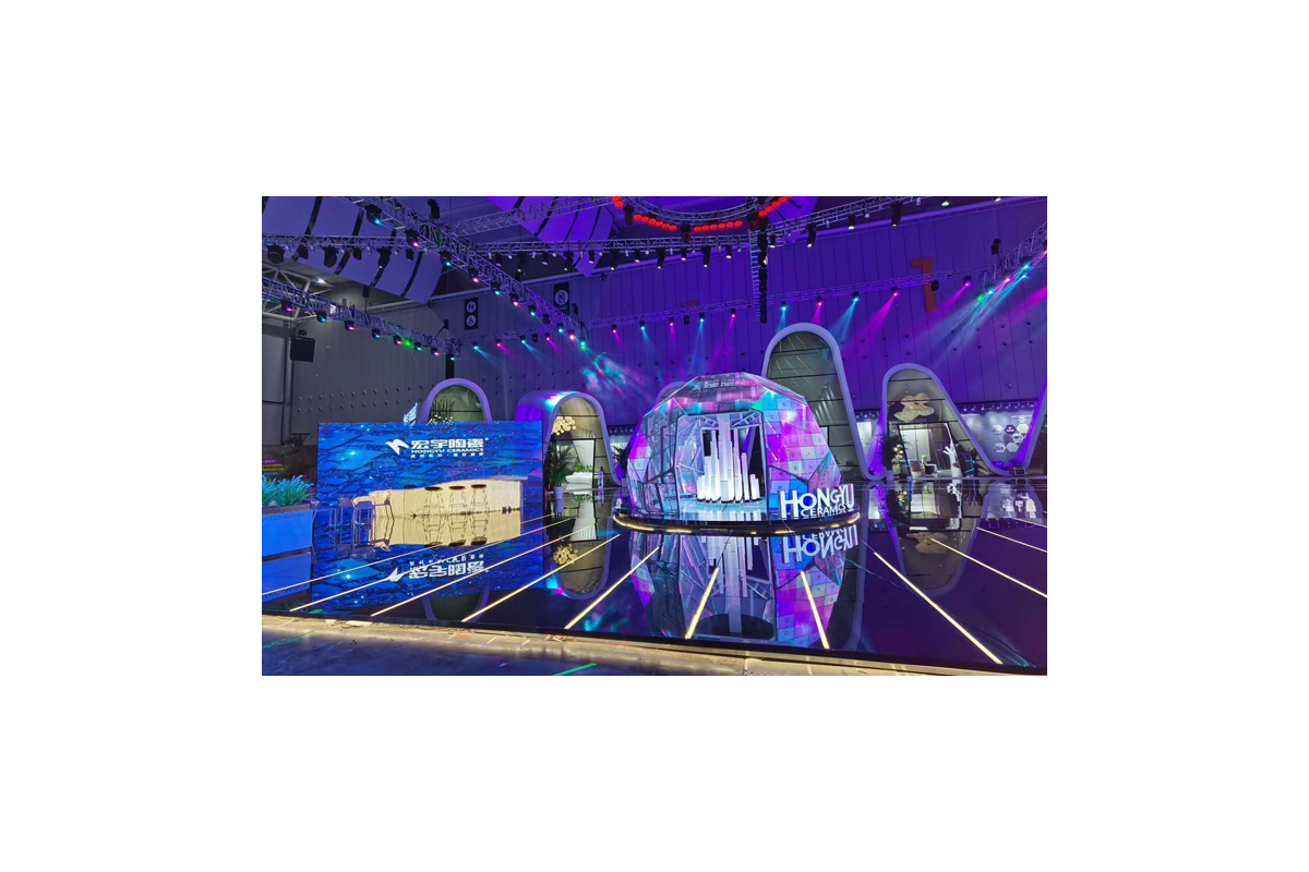 广东佛山潭洲国际会展中心52平方米足球透明屏