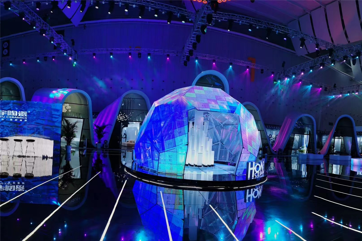 广东佛山潭洲国际会展中心52平方米足球透明屏