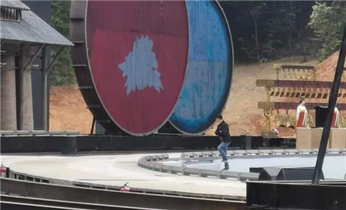 景德镇《China》380平方P25格栅屏水车共10台